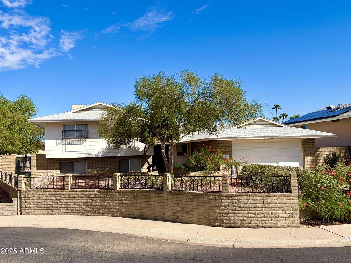 14225 N 33rd Dr., Phoenix, AZ 85053