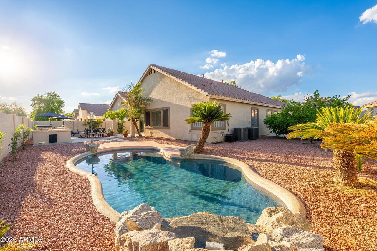 8809 W Hayward Ave., Glendale, AZ 85305