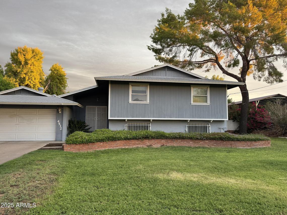 4532 W Tierra Buena Ln., Glendale, AZ 85306