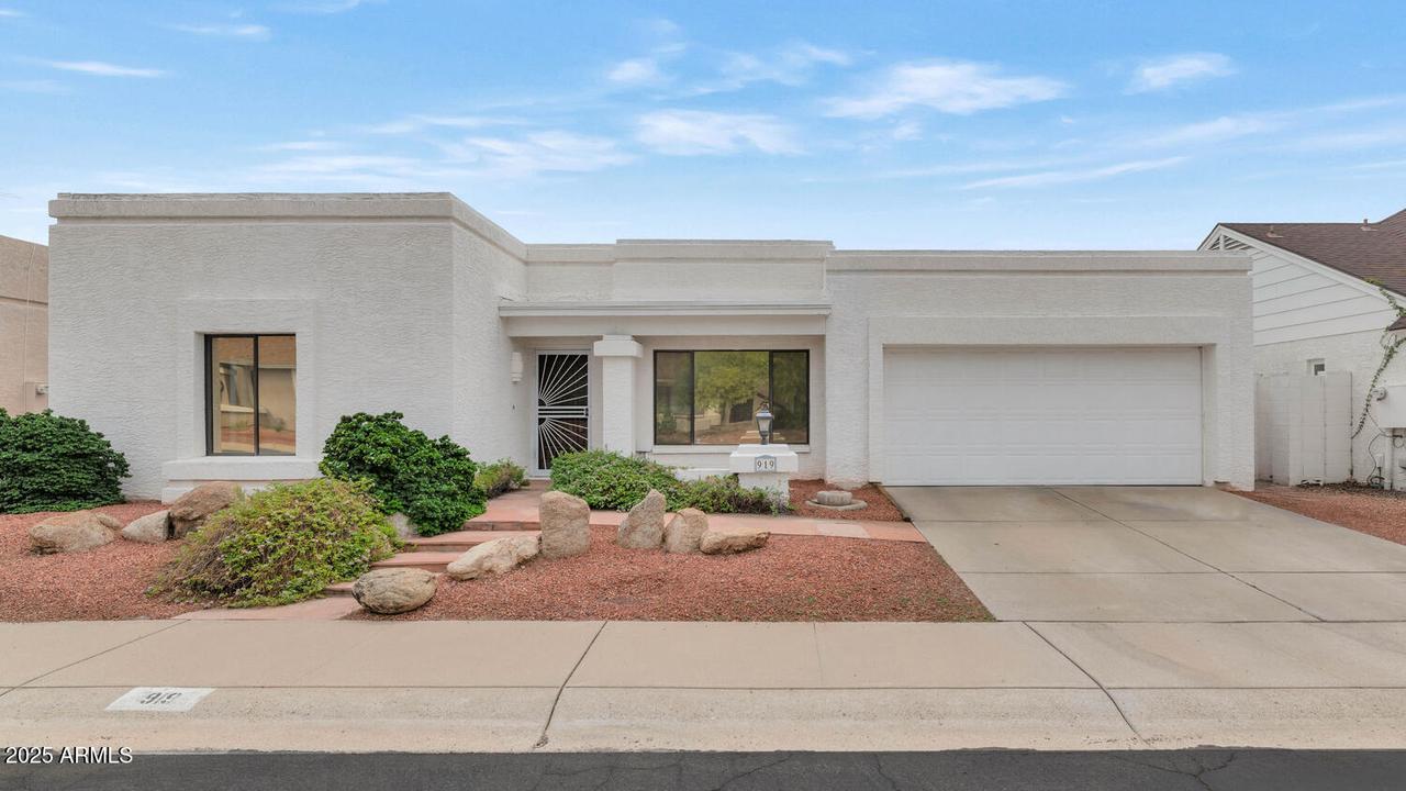 919 E Bluefield Ave., Phoenix, AZ 85022