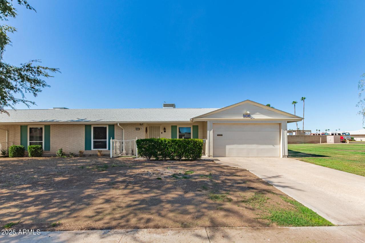 10215 W Kingswood Cir., Sun City, AZ 85351