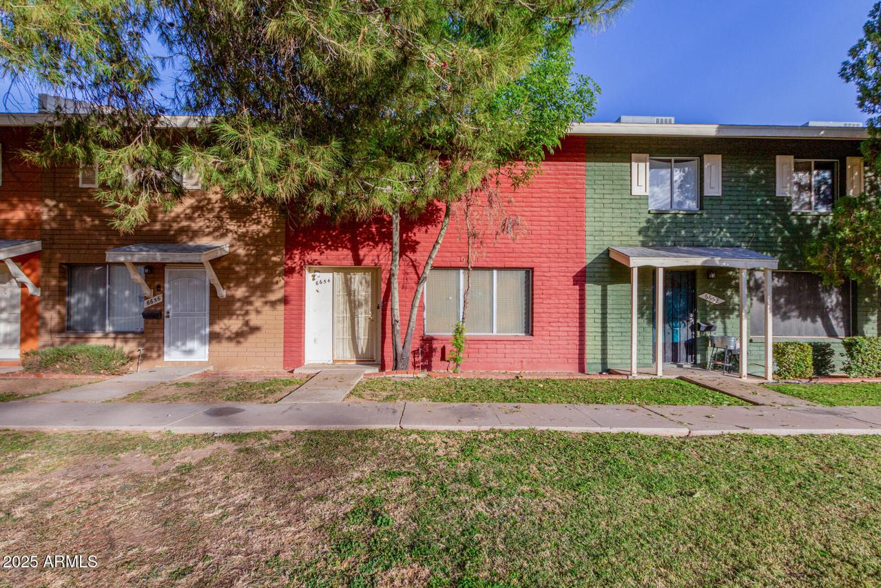 6654 N 43rd Ave., Glendale, AZ 85301