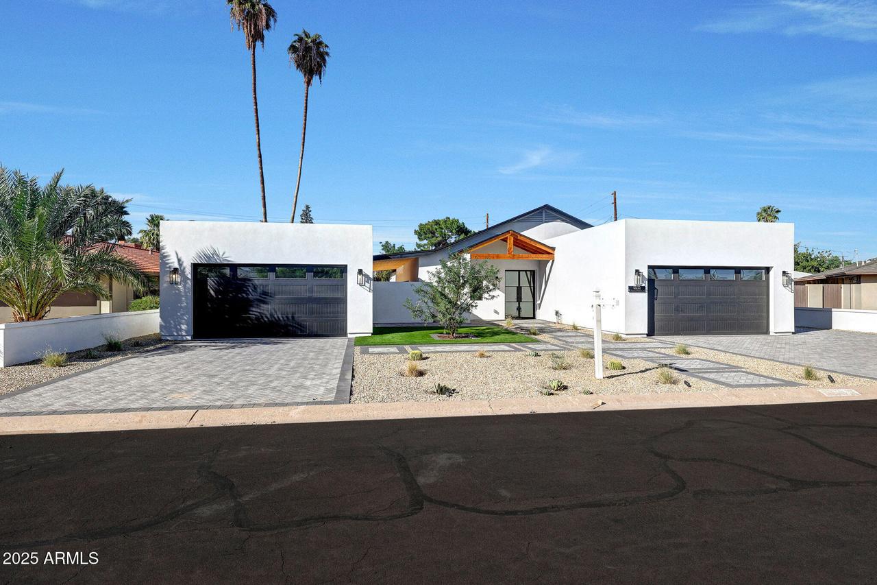 6050 E Hollyhock St., Phoenix, AZ 85018
