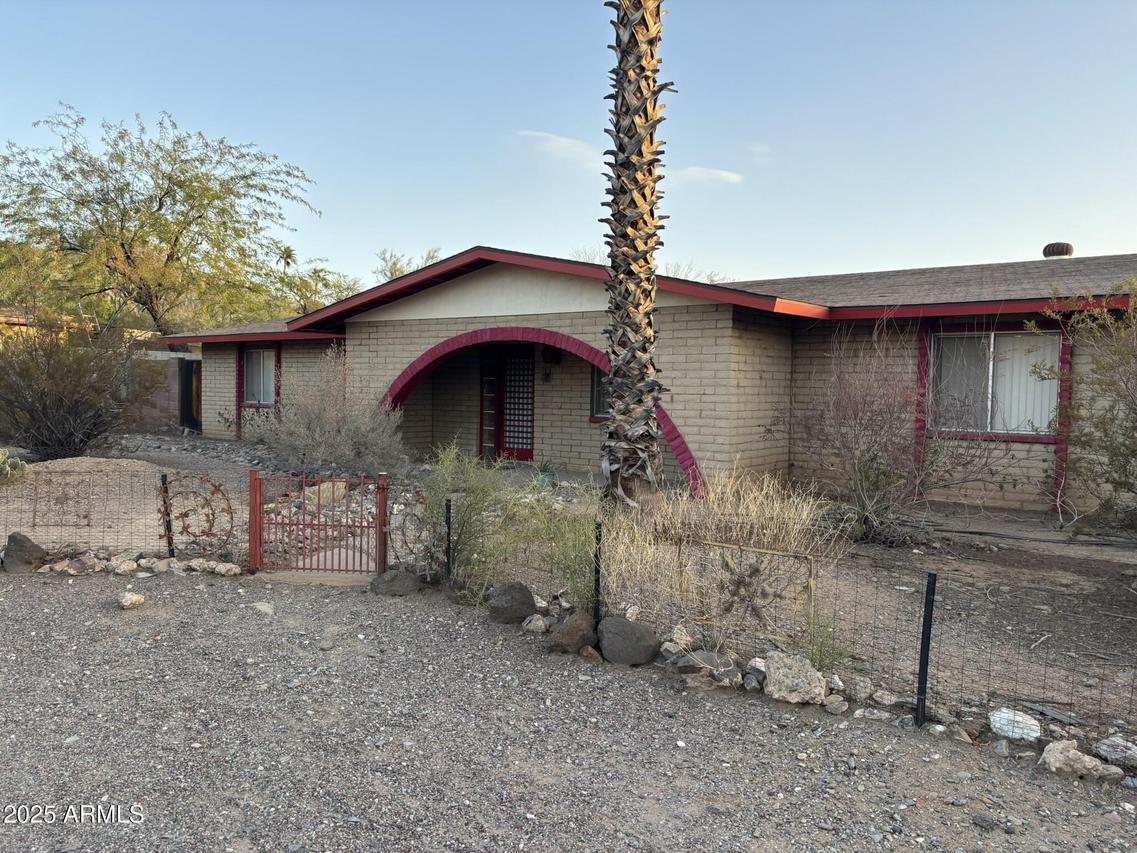 1735 E Griswold Rd., Phoenix, AZ 85020