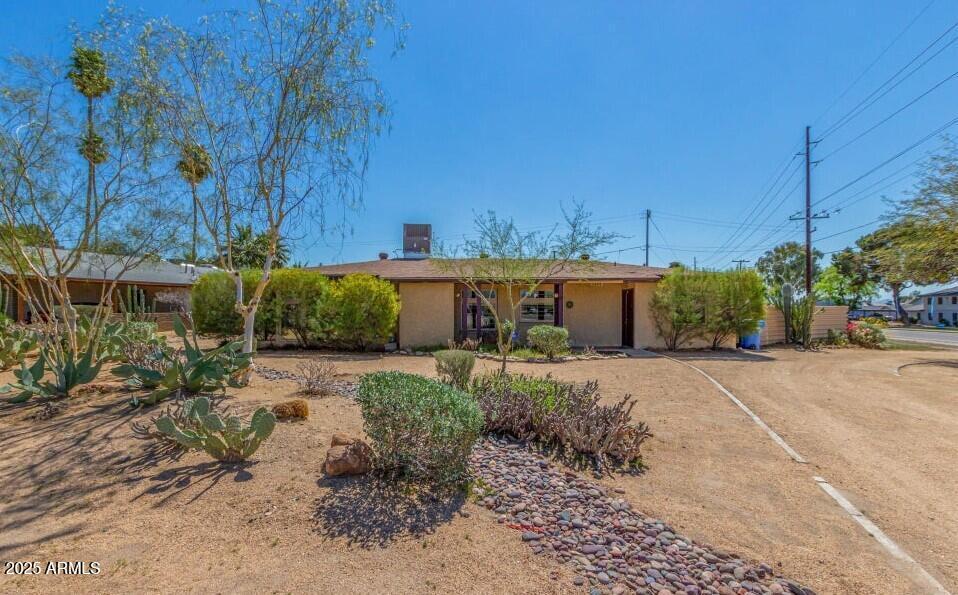 1201 E Desert Park Ln., Phoenix, AZ 85020