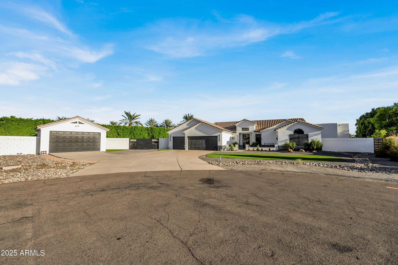 9415 W Electra Ln., Peoria, AZ 85383