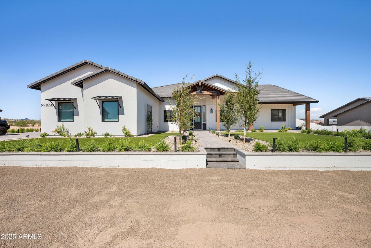 1650 W Lucky Ln., San Tan Valley, AZ 85144