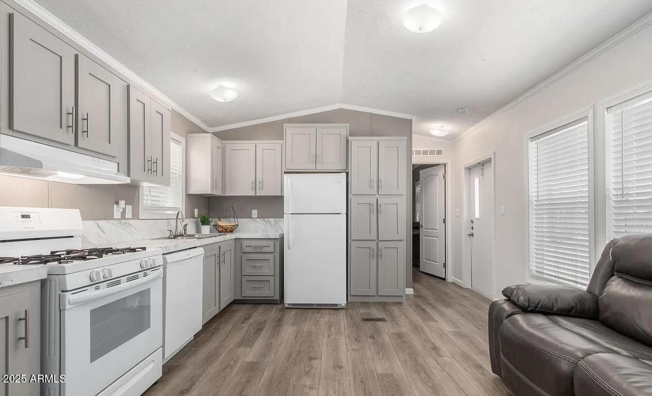 2605 W Van Buren St. #137, Phoenix, AZ 85009