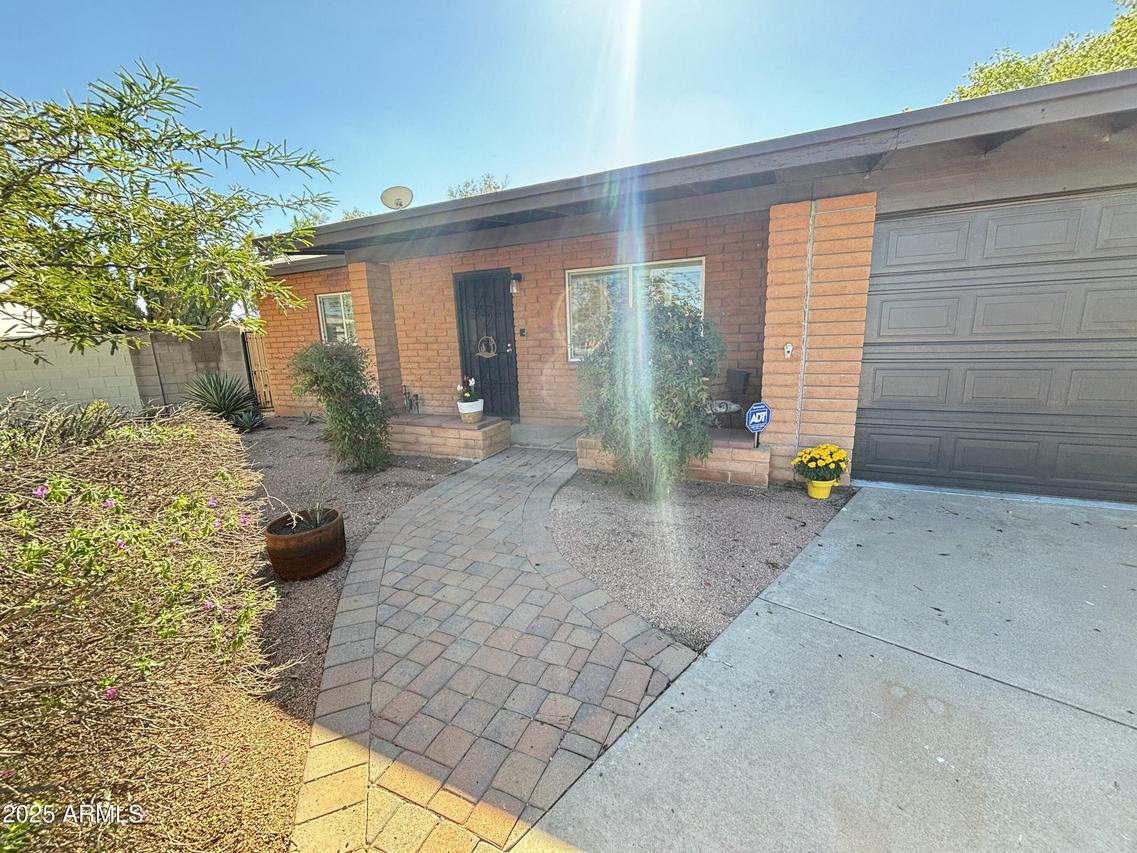 2827 E Captain Dreyfus Ave., Phoenix, AZ 85032