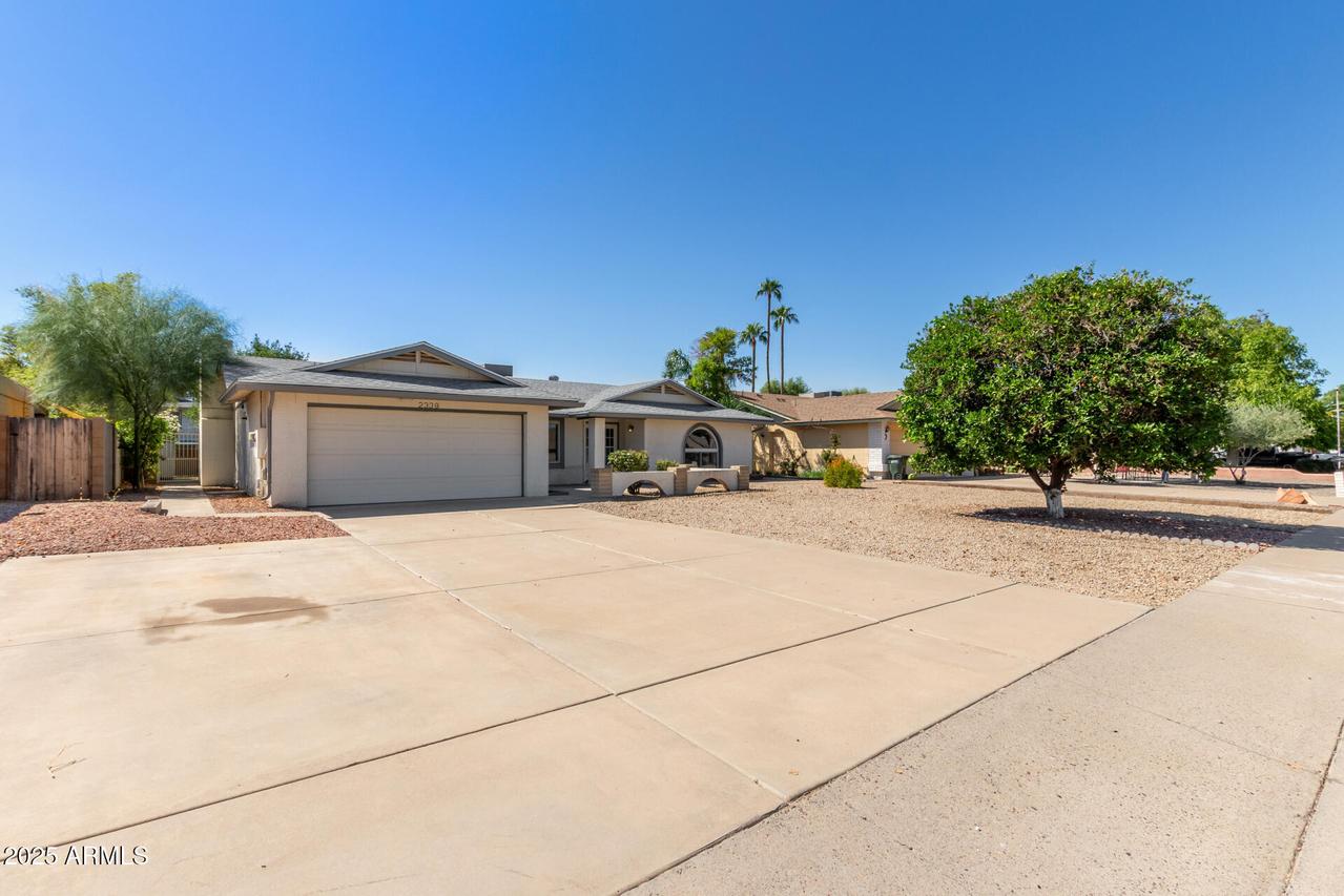 2339 W Acoma Dr., Phoenix, AZ 85023
