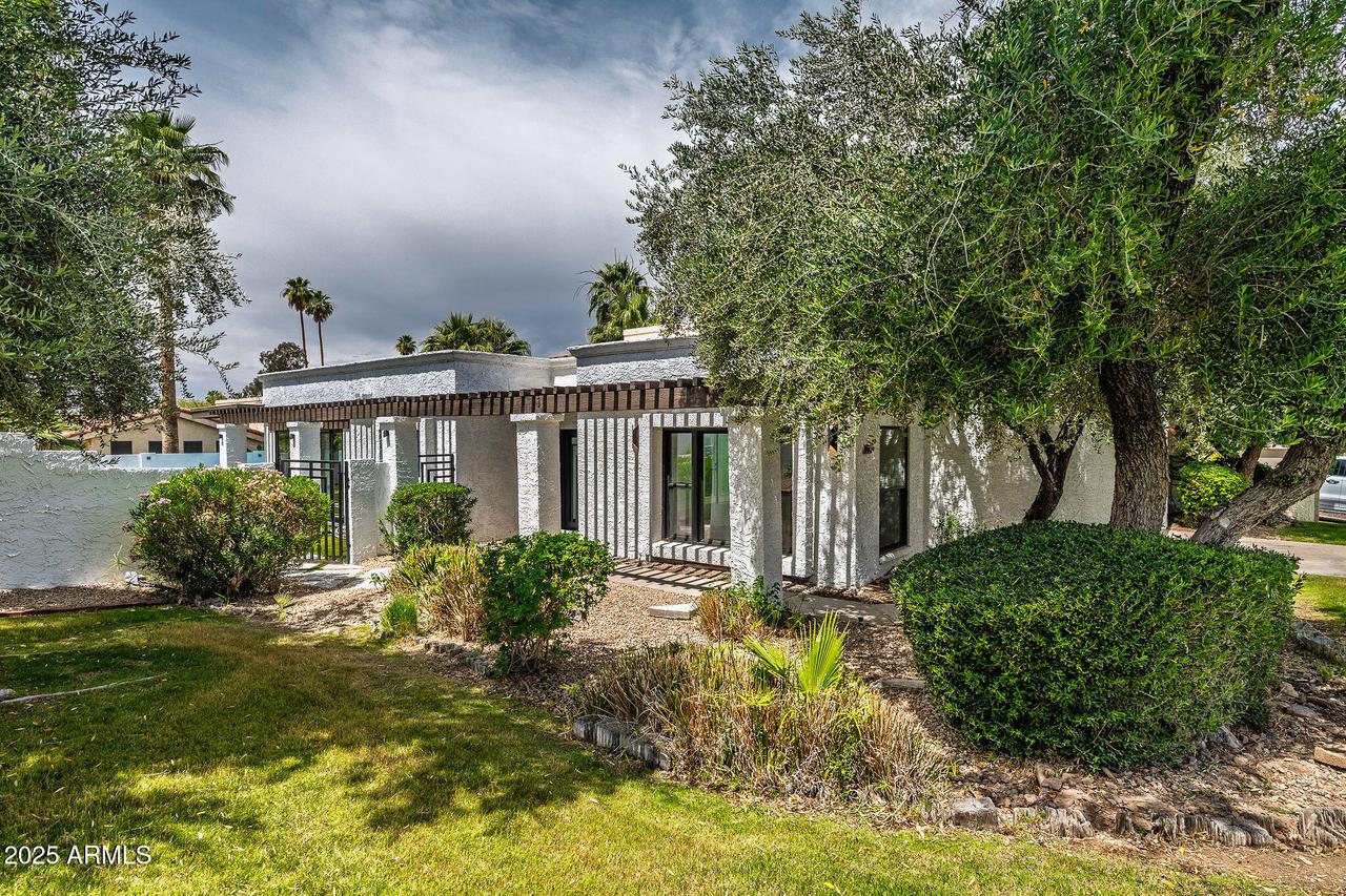 1925 E Lane Ave., Phoenix, AZ 85020
