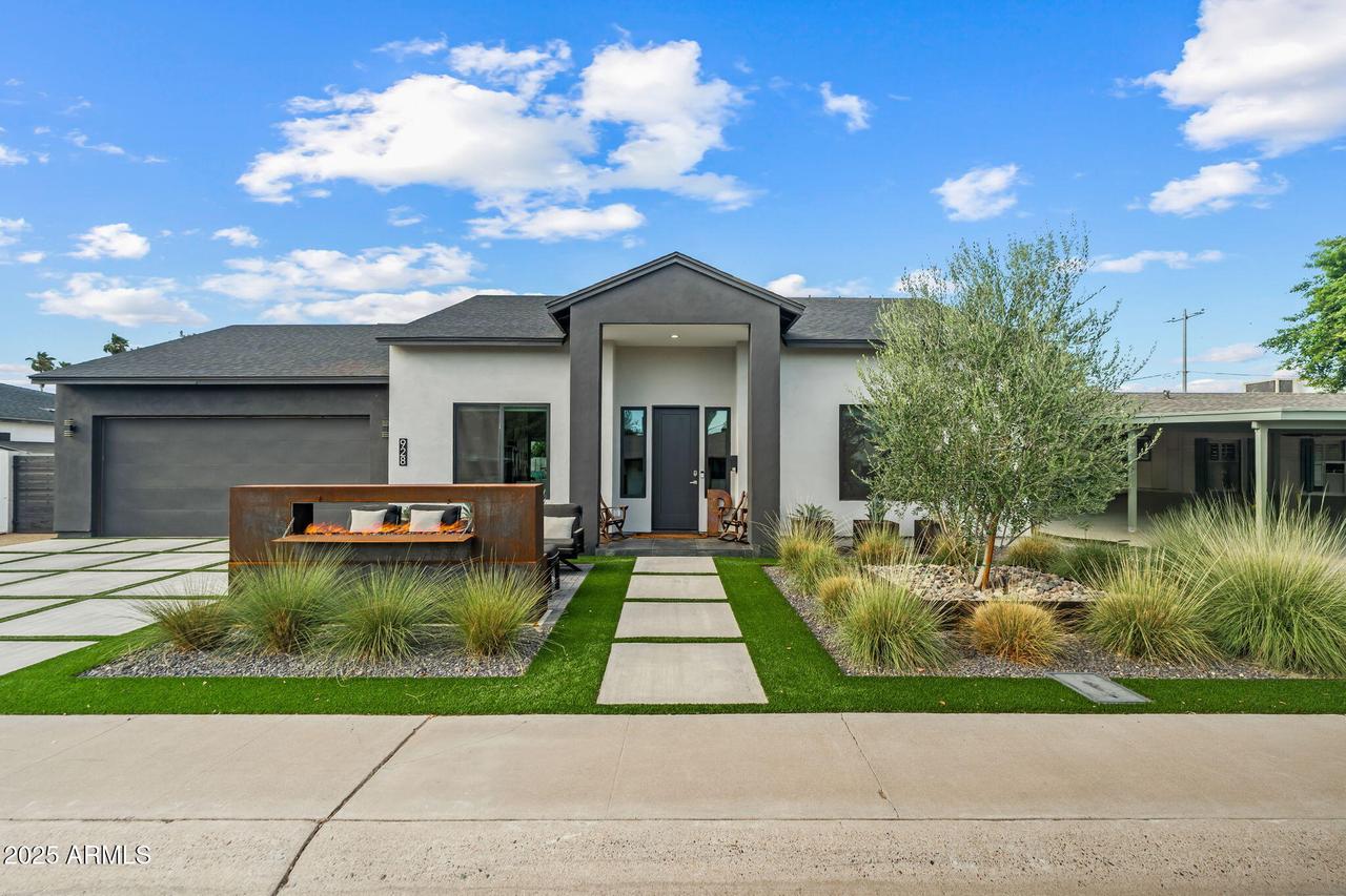 928 E Berridge Ln., Phoenix, AZ 85014