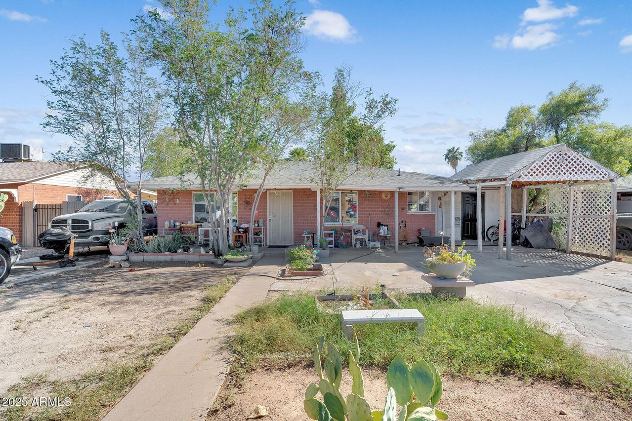 2817 E Avalon Dr., Phoenix, AZ 85016