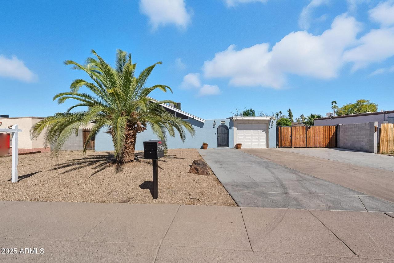 3736 W Mercer Ln., Phoenix, AZ 85029