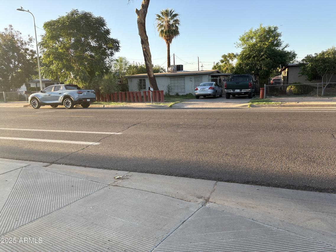 1548 W Roeser Rd., Phoenix, AZ 85041
