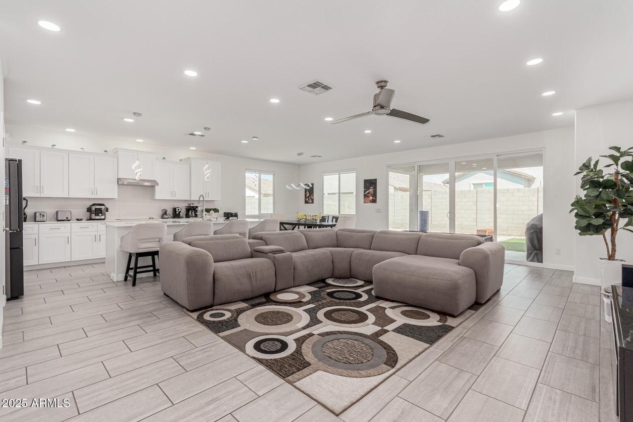 1194 E Meadowridge Dr., Casa Grande, AZ 85122