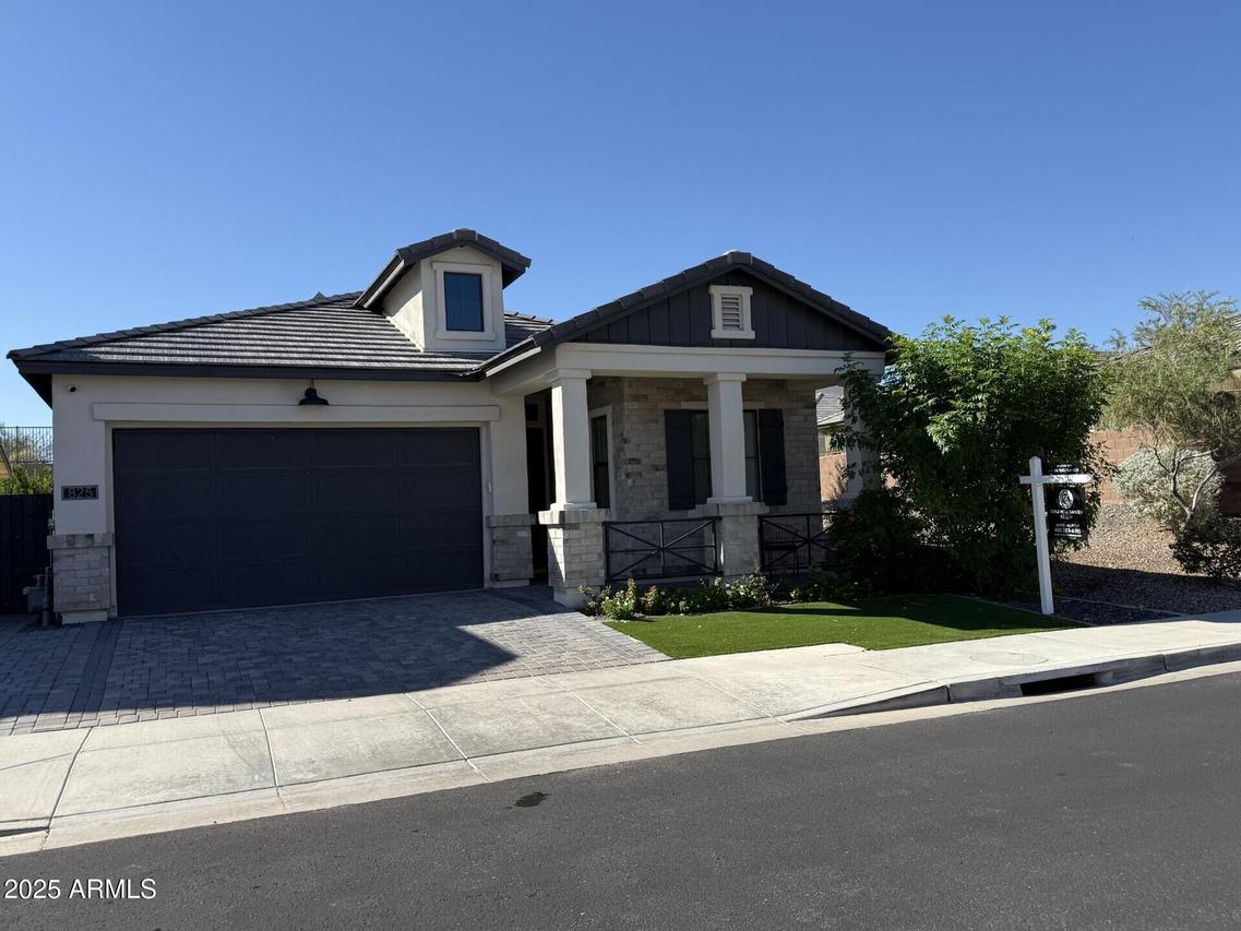 825 E Ashurst Dr., Phoenix, AZ 85048