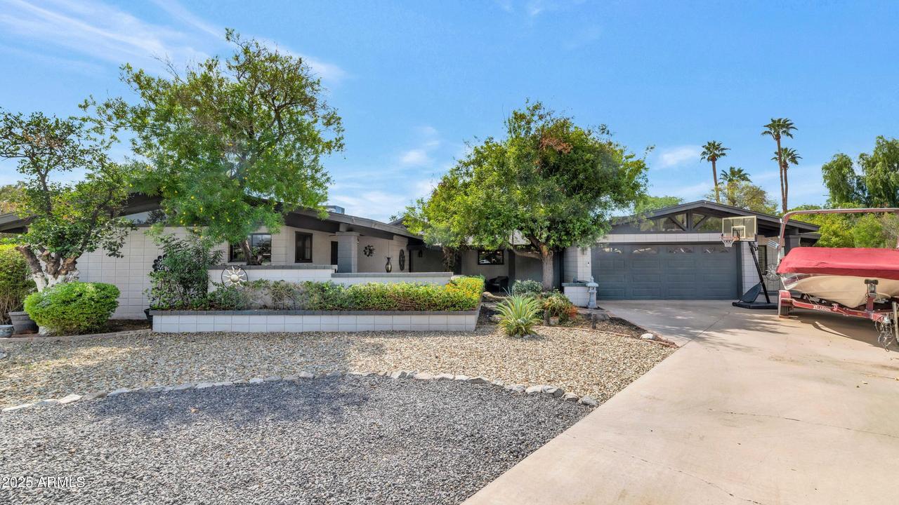 5301 E Mitchell Dr., Phoenix, AZ 85018