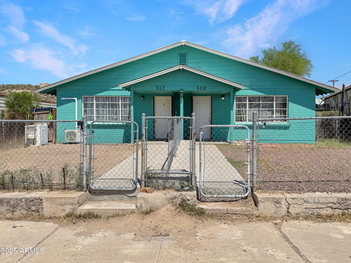 310 312 W 4th St., Winkelman, AZ 85192