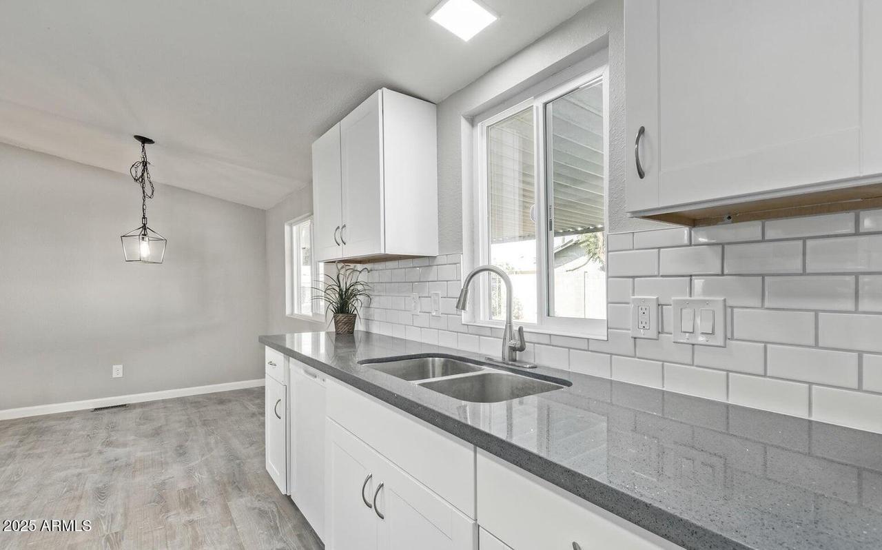 16021 N 70th Ave., Peoria, AZ 85382