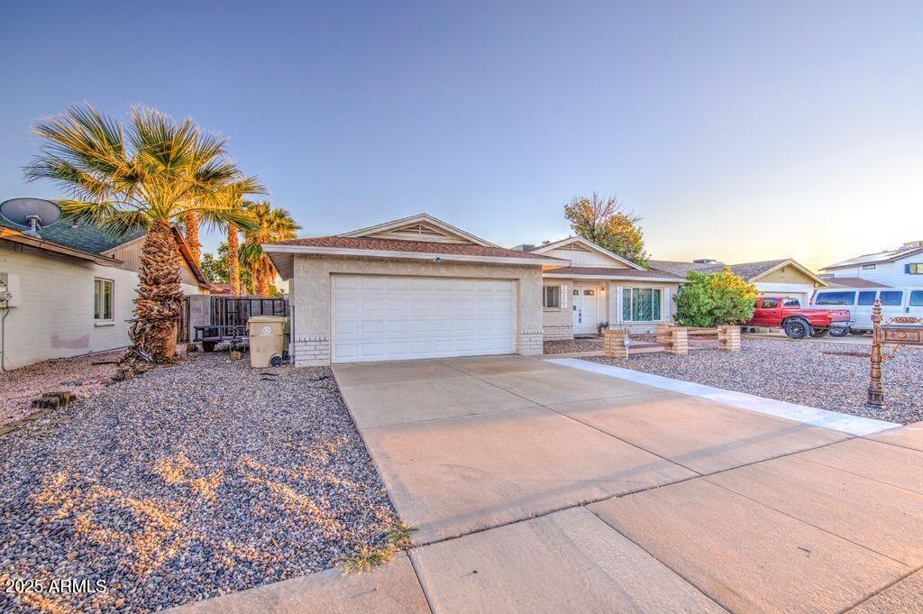 5039 W Mercer Ln., Glendale, AZ 85304