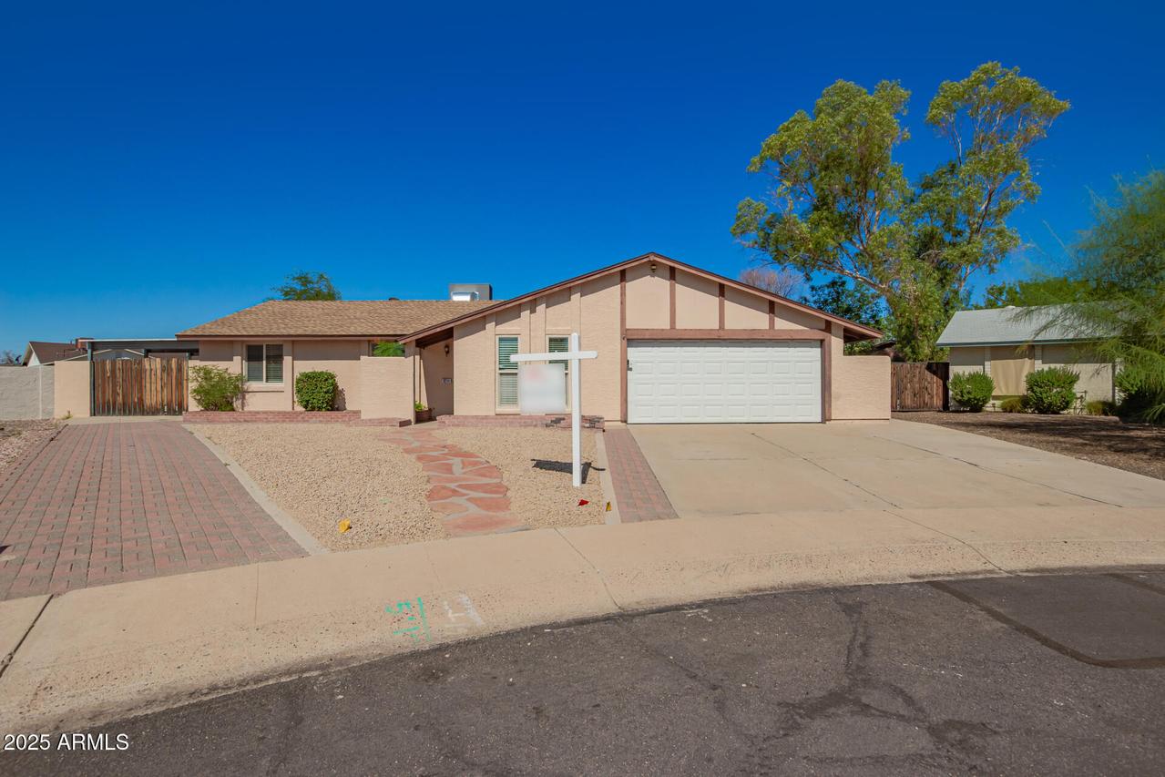 6214 W Zoe Ella Way, Glendale, AZ 85306