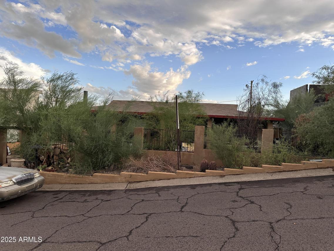 939 W Mercer Ln., Phoenix, AZ 85029