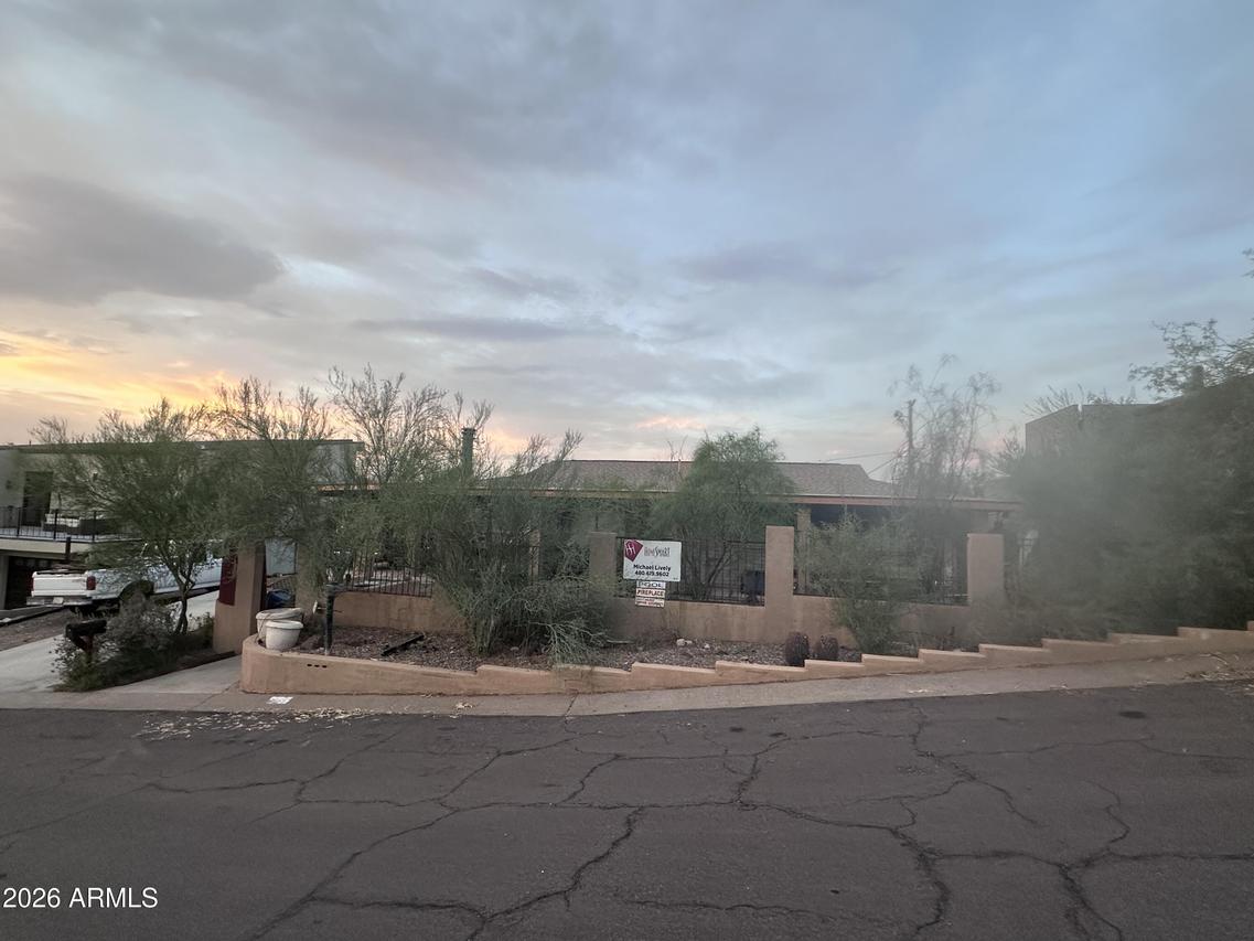 939 W Mercer Ln., Phoenix, AZ 85029