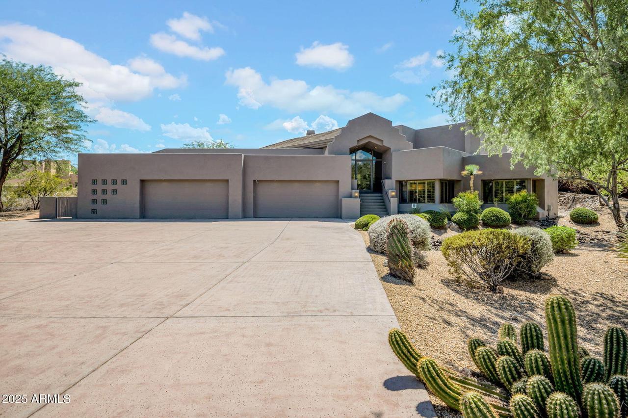 2417 E Hatcher Rd., Phoenix, AZ 85028