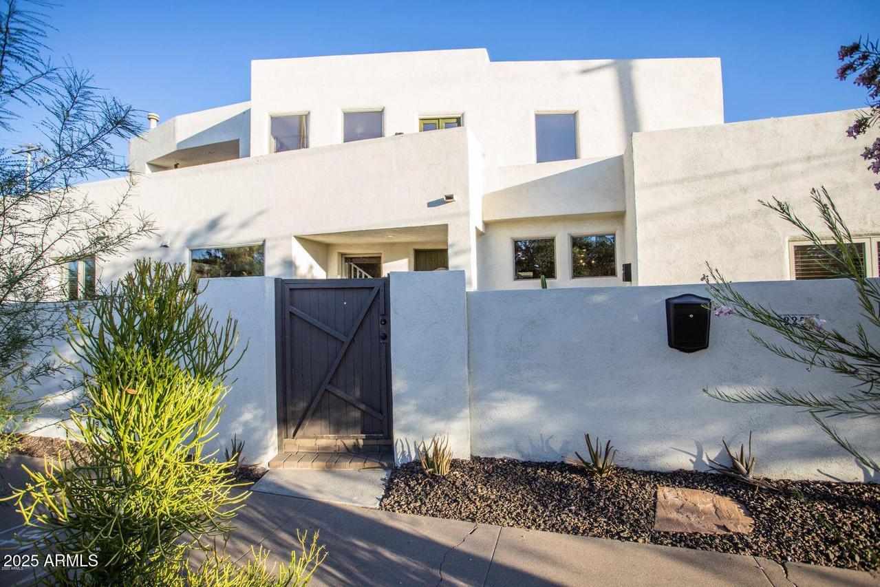 2257 N 16th Ave., Phoenix, AZ 85007
