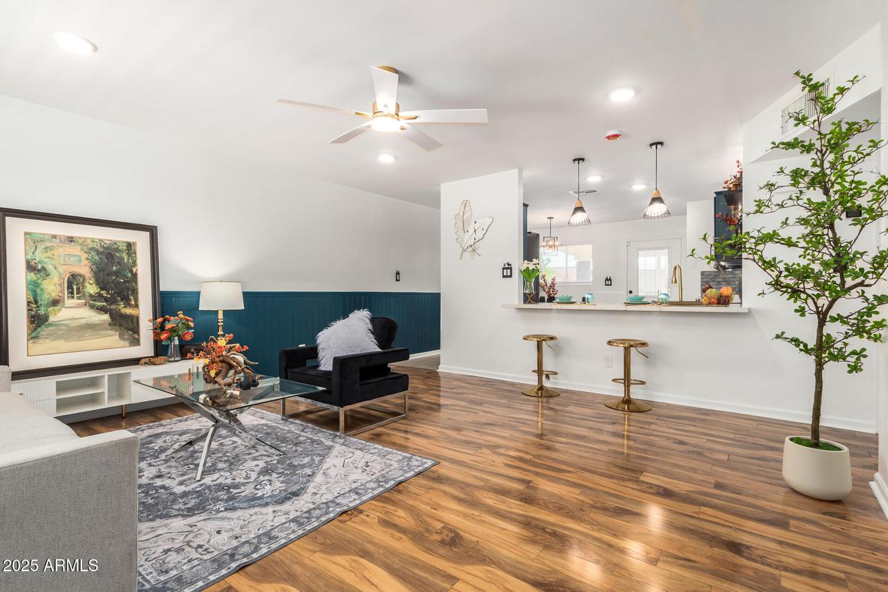2201 E Kings Ave., Phoenix, AZ 85022
