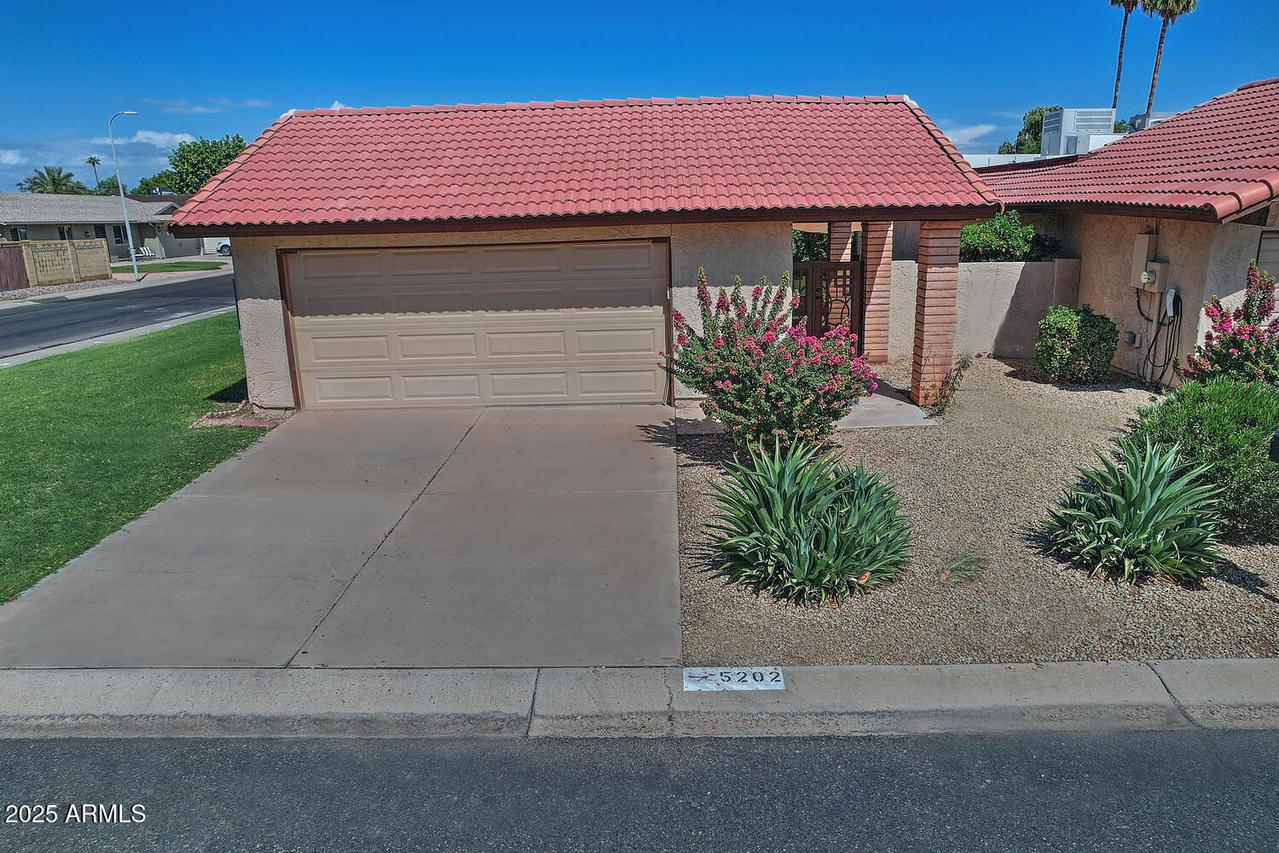 5202 E Tamblo Dr., Phoenix, AZ 85044