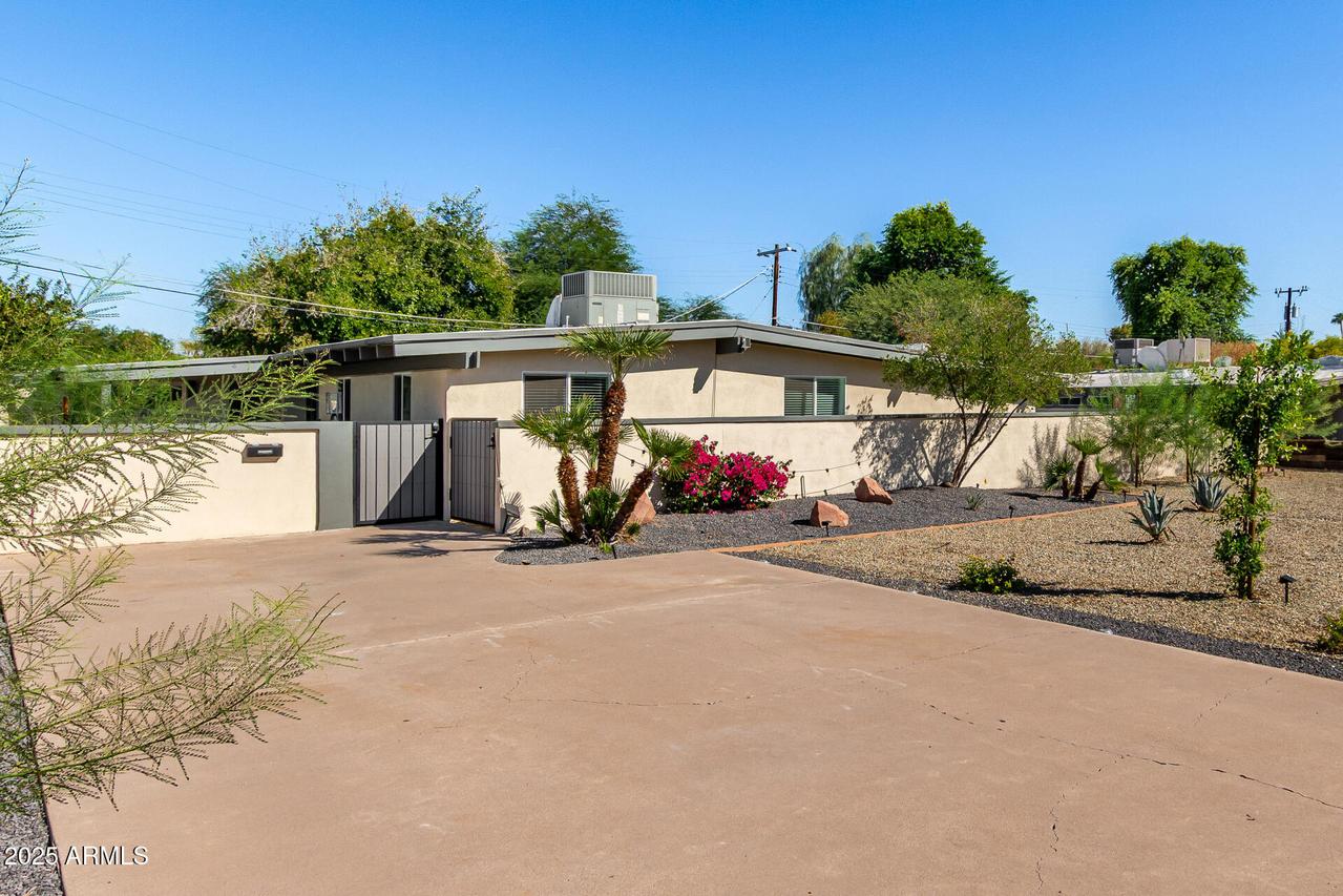 5833 N 10th St., Phoenix, AZ 85014