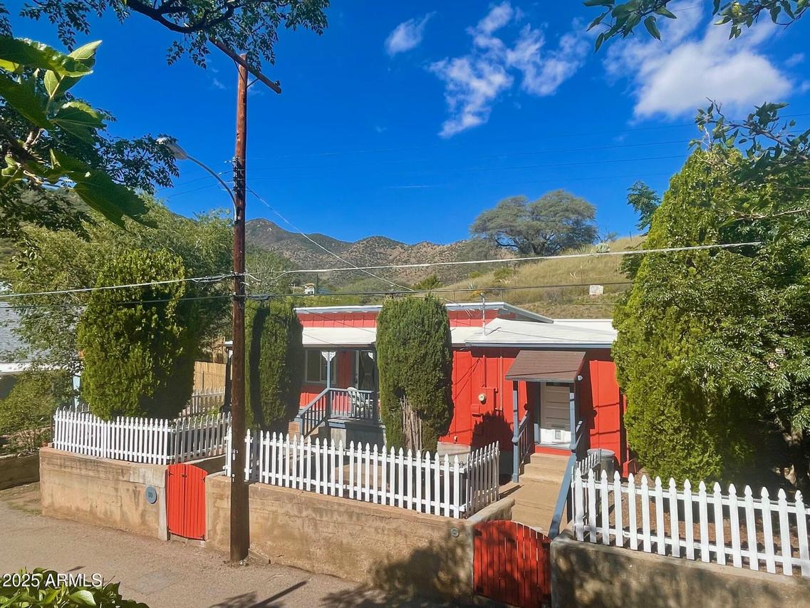 10 Locklin Ave., Bisbee, AZ 85603