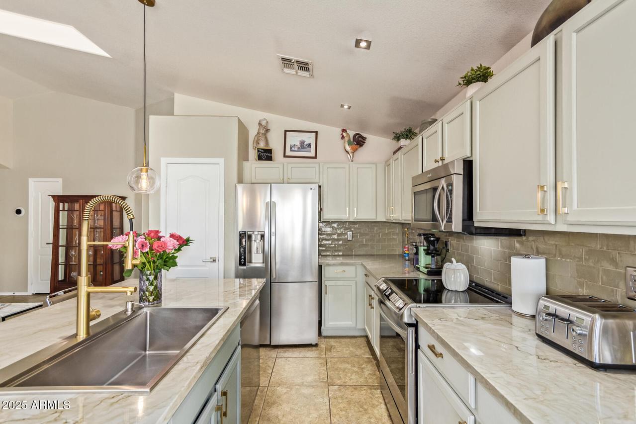 4038 W Alex Loop, Phoenix, AZ 85083