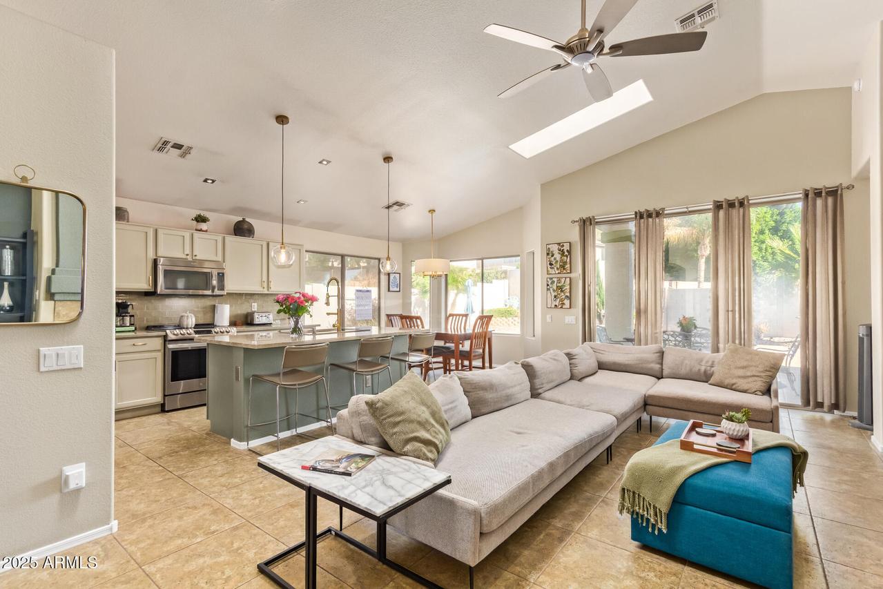 4038 W Alex Loop, Phoenix, AZ 85083