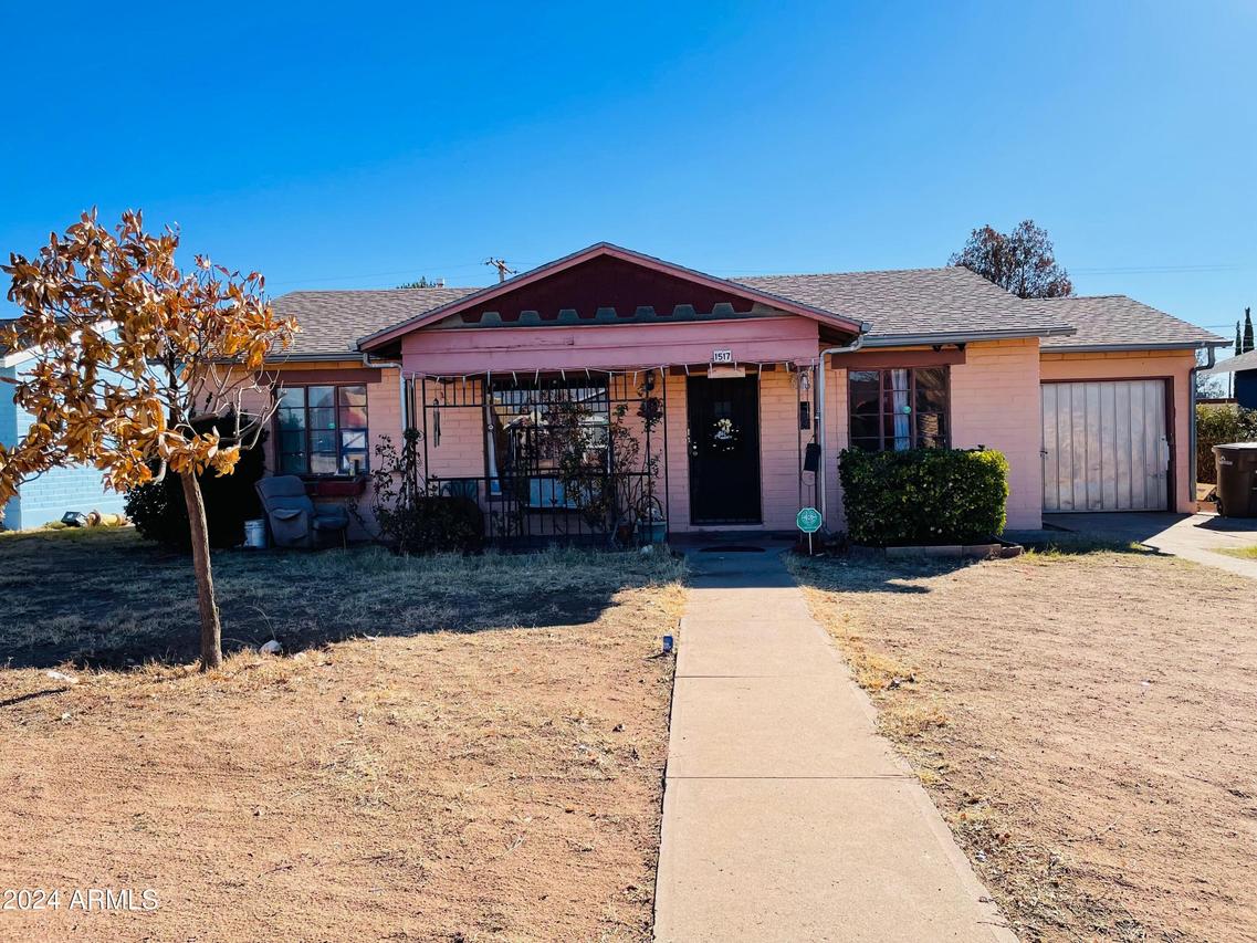 1517 E 9th St., Douglas, AZ 85607