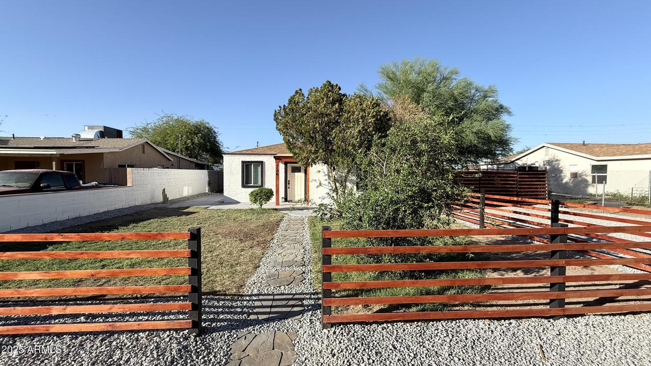 126 W Pueblo Ave., Phoenix, AZ 85041