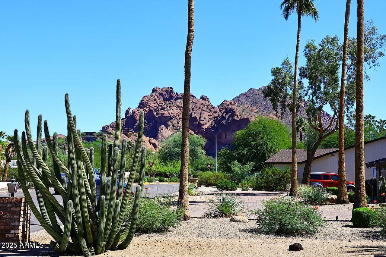4211 E Stanford Dr., Phoenix, AZ 85018