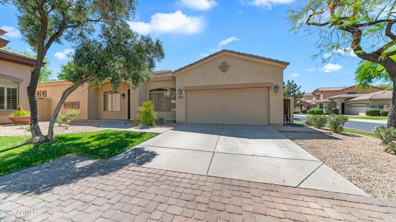 2031 W Periwinkle Way, Chandler, AZ 85248