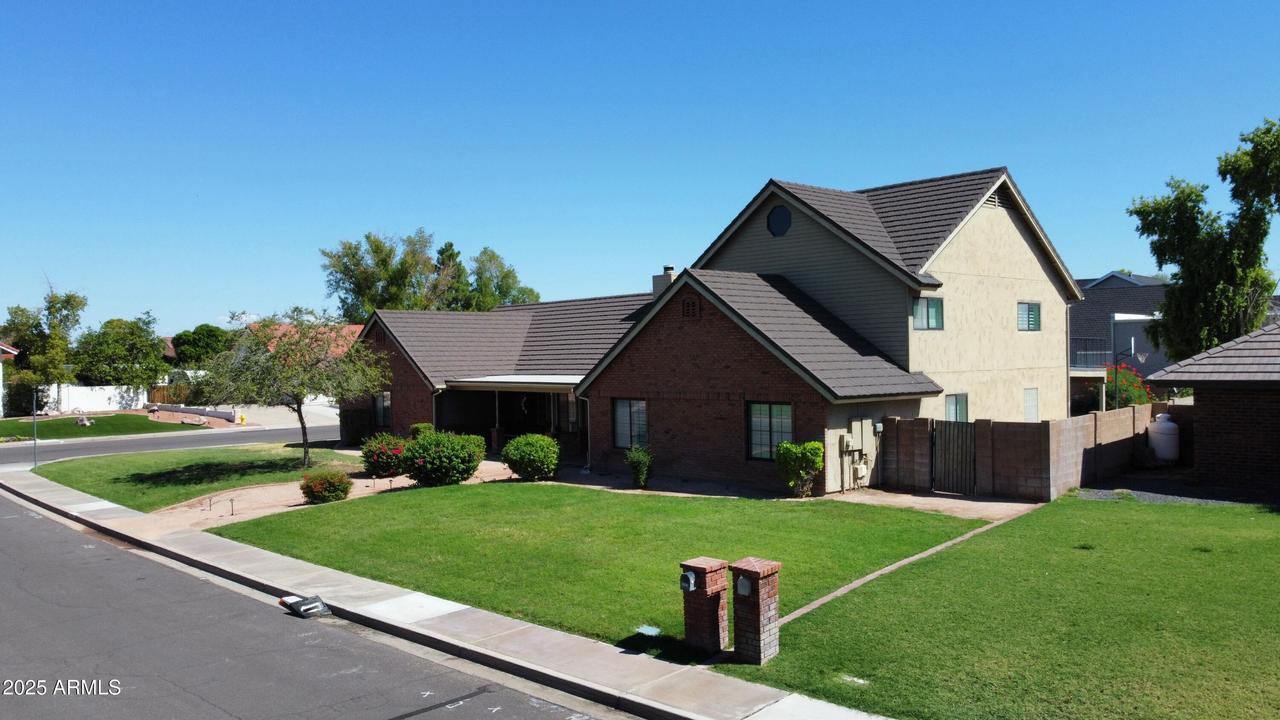 2241 N Hunt Cir., Mesa, AZ 85203