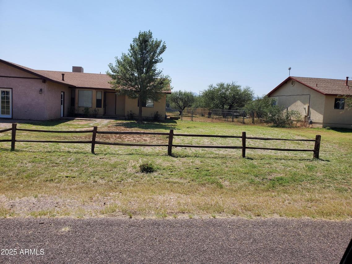 240 E Oak St., Huachuca City, AZ 85616