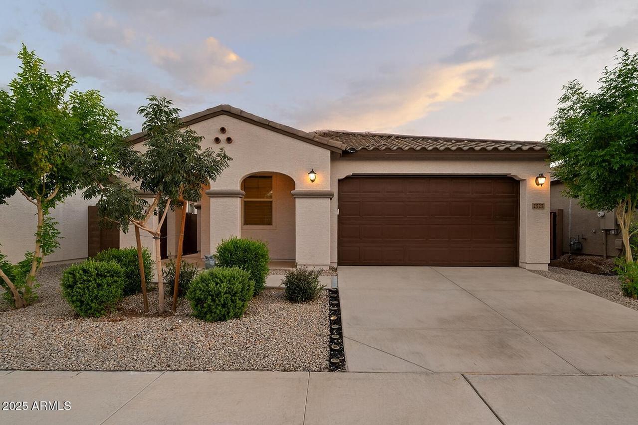 2527 W Hidalgo Ave., Phoenix, AZ 85041