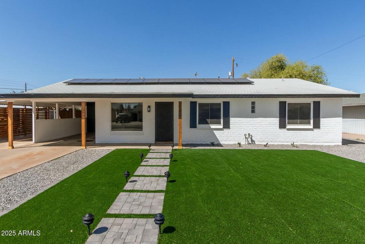 2240 W Cheery Lynn Rd., Phoenix, AZ 85015