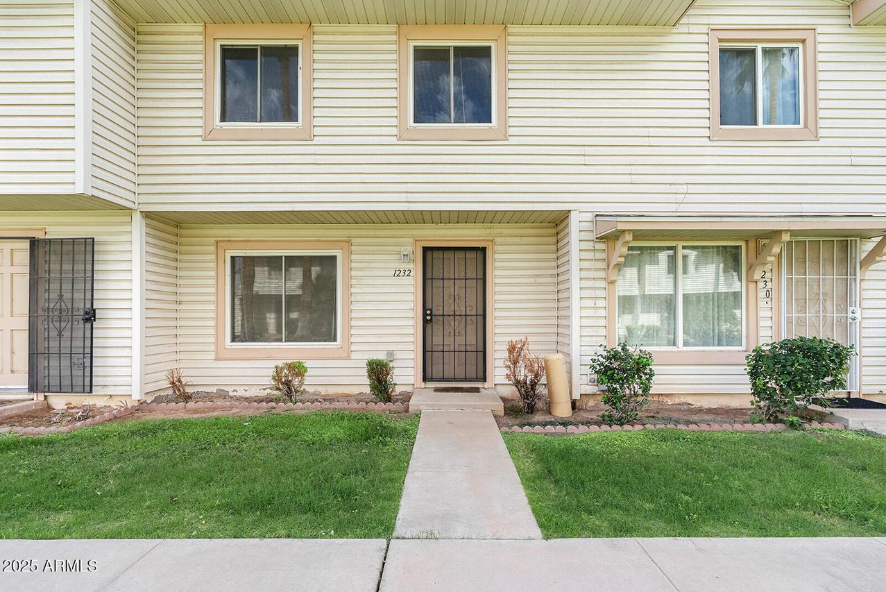 1232 E Baker Dr., Tempe, AZ 85282