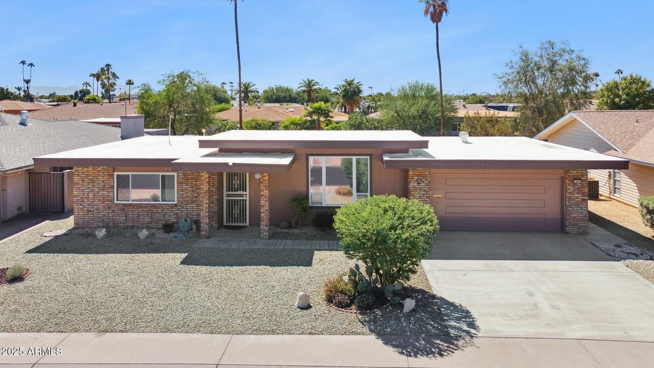 9405 W Rolling Hills Dr., Sun City, AZ 85351