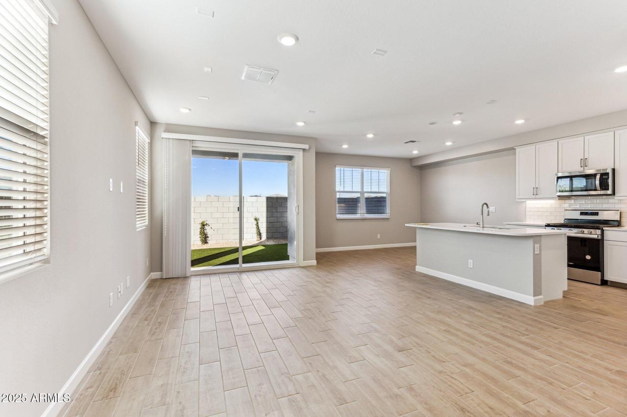 5818 E Zachary Dr., Phoenix, AZ 85054