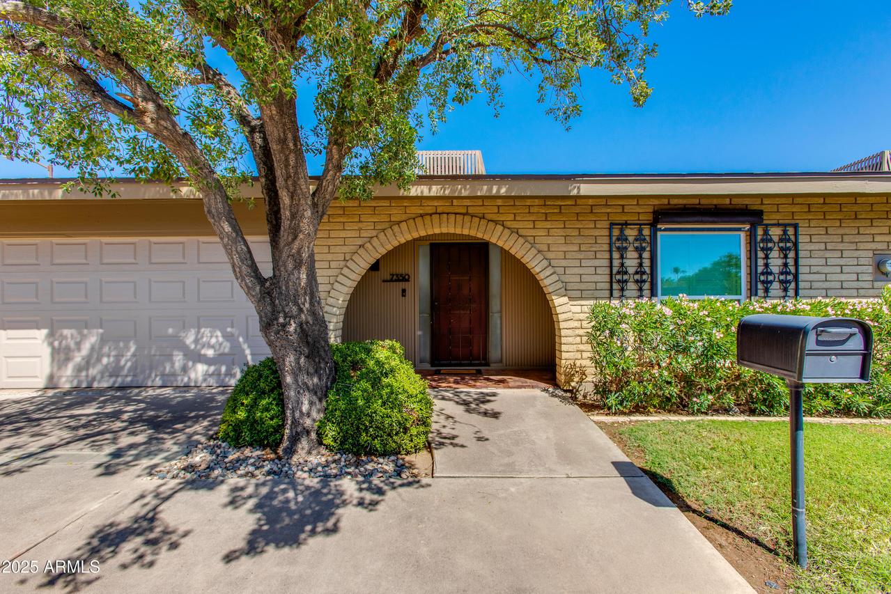 7350 N 11th St., Phoenix, AZ 85020