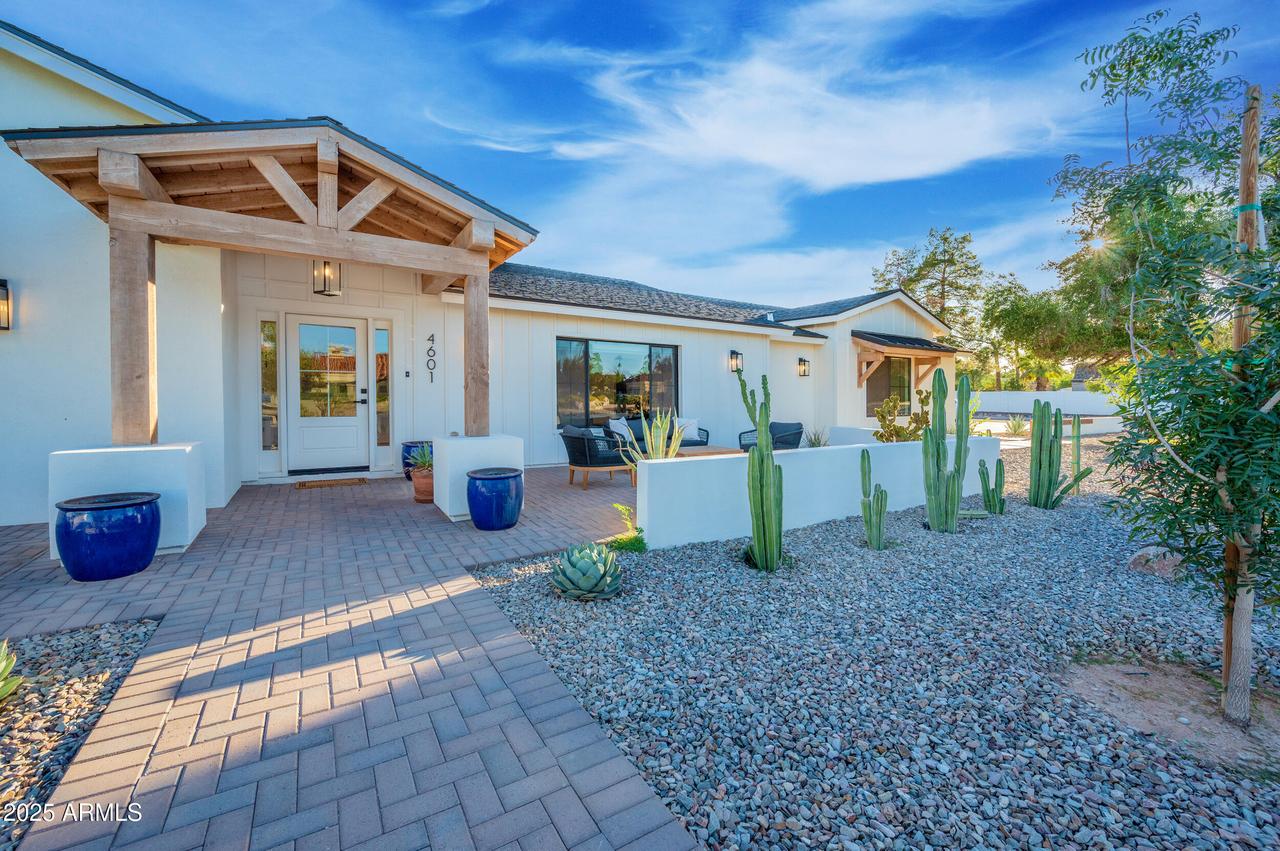 4601 E Cholla St., Phoenix, AZ 85028