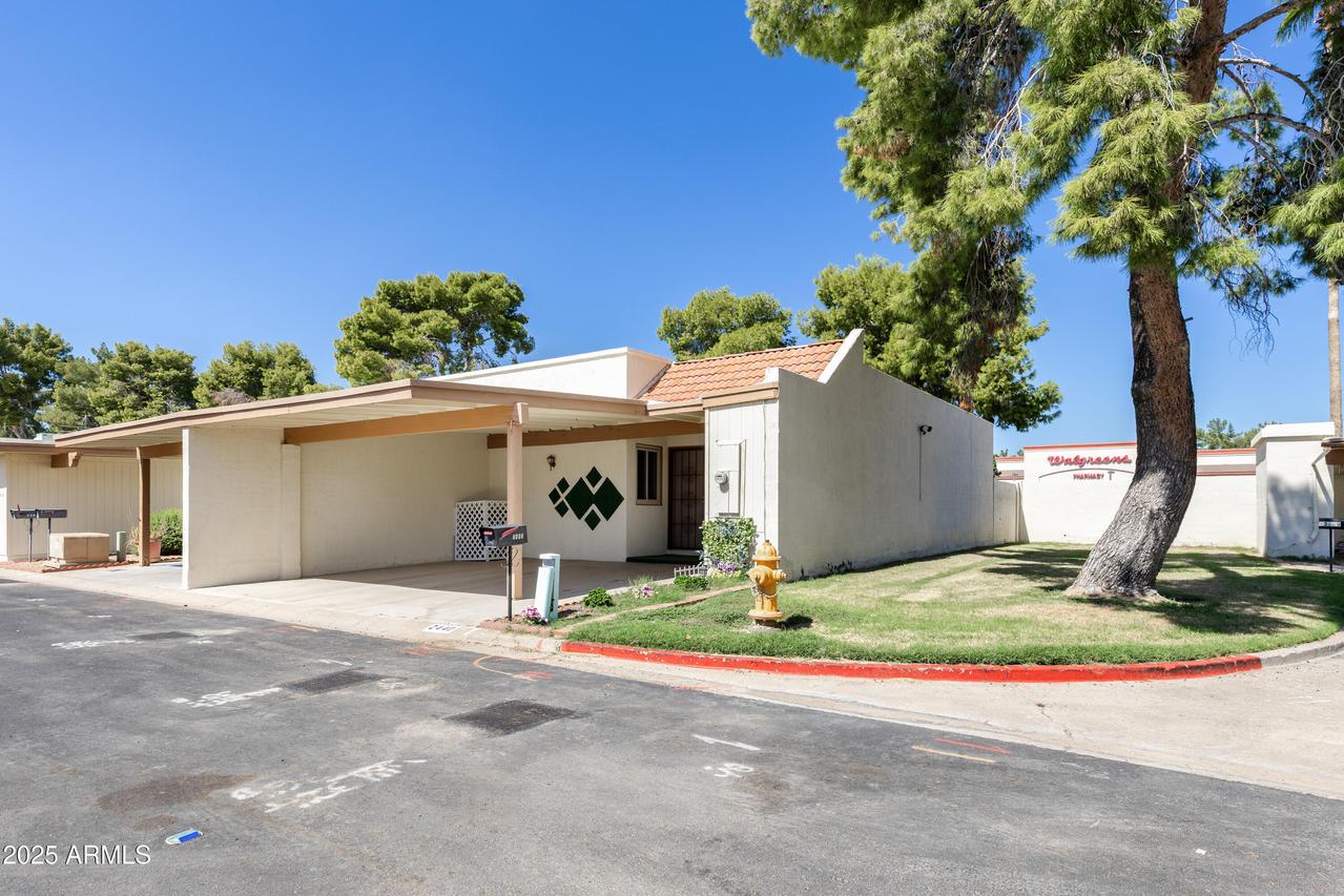 2440 W Rue De Lamour Ave., Phoenix, AZ 85029